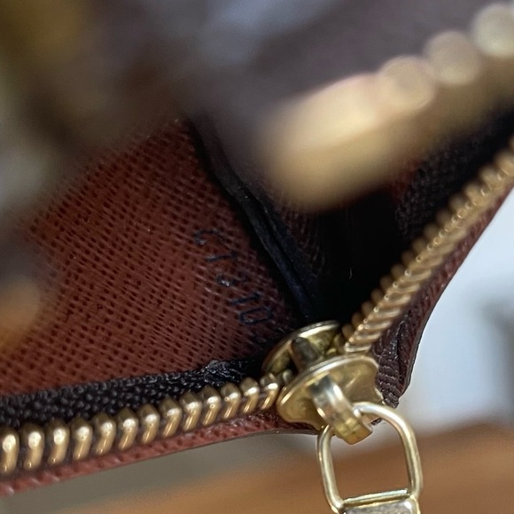 SOLD!!!! Louis Vuitton Monogram Key Pouch - Picture 14 of 16